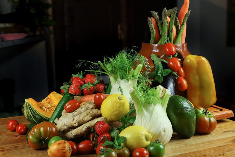 Warzywa i owoce to zdrowe produkty, które powinny stanowić podstawę diety.