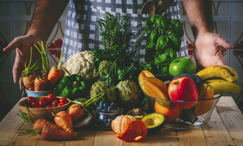 Piramida żywienia zaleca spożywanie dużej ilości warzyw i owoców.